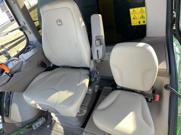 John Deere R4060 image 38