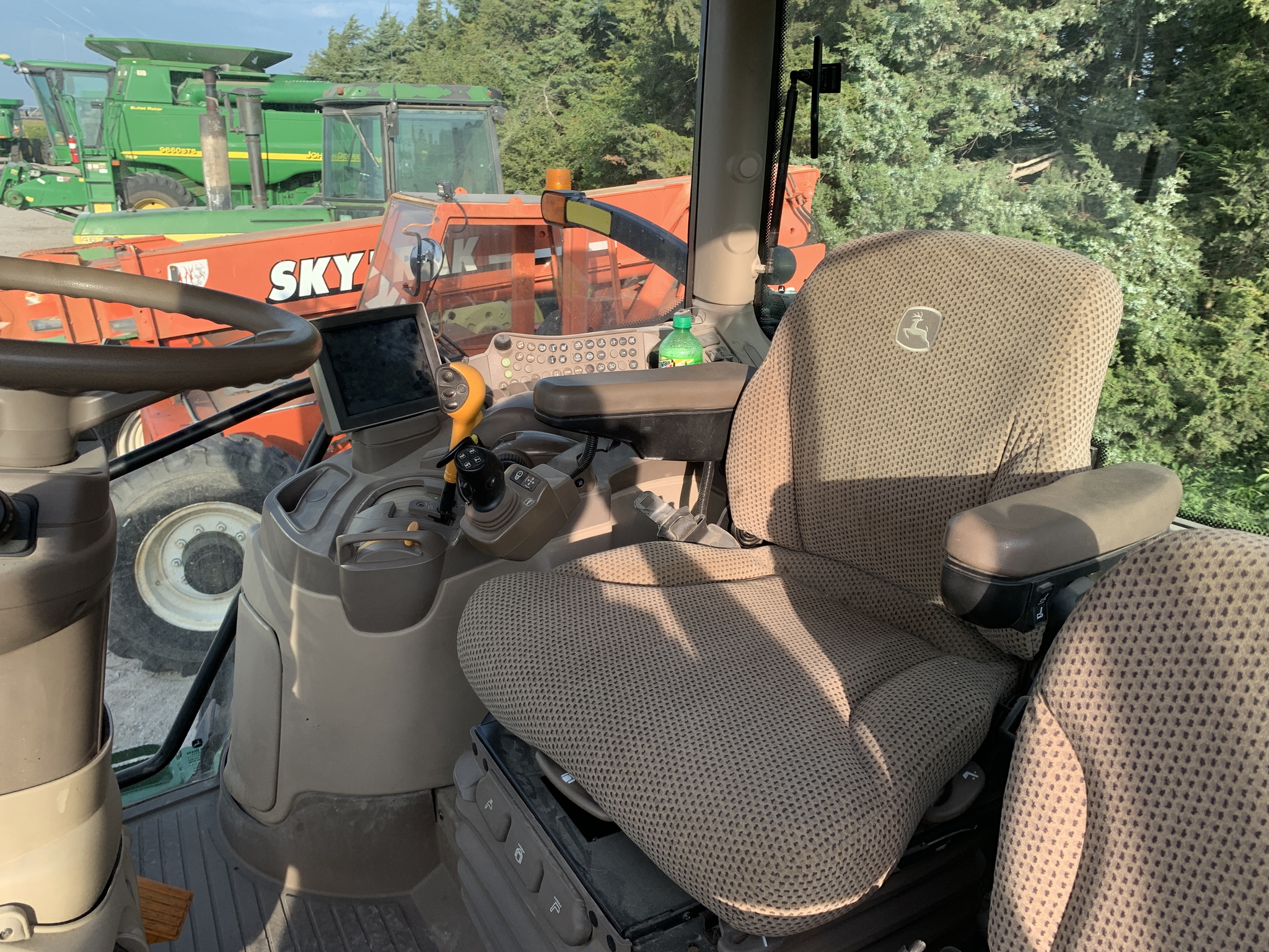 2019 John Deere 6195R Image 8