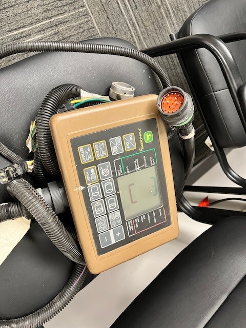 2009 John Deere 568 Image 17