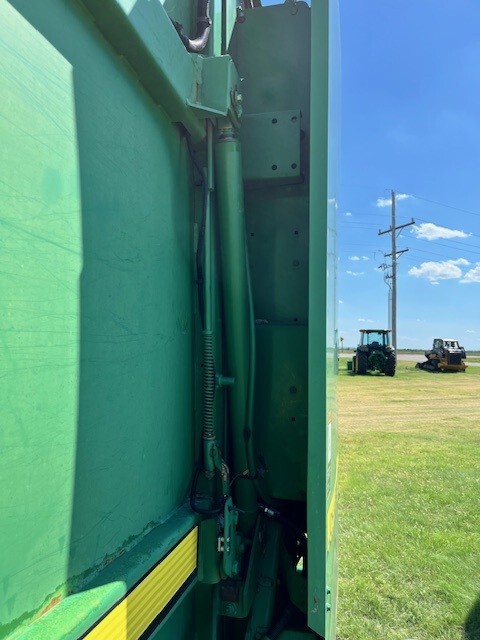 2009 John Deere 568 Image 8