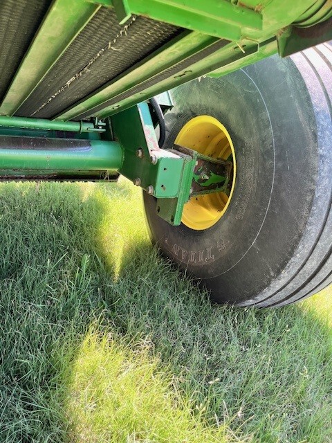 2009 John Deere 568 Image 16