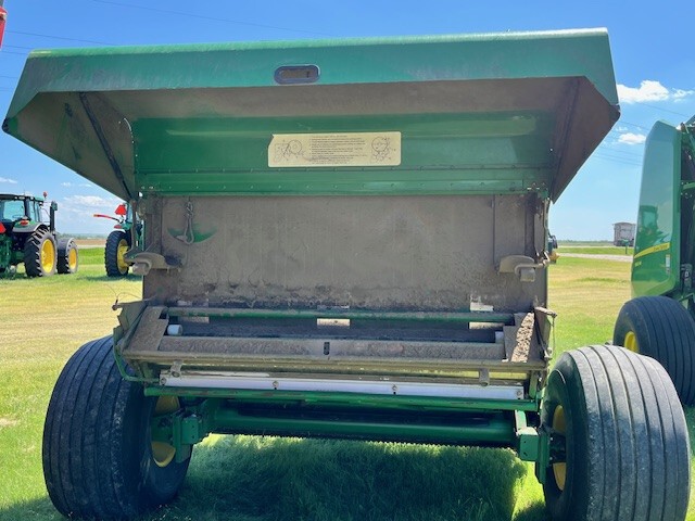 2009 John Deere 568 Image 4