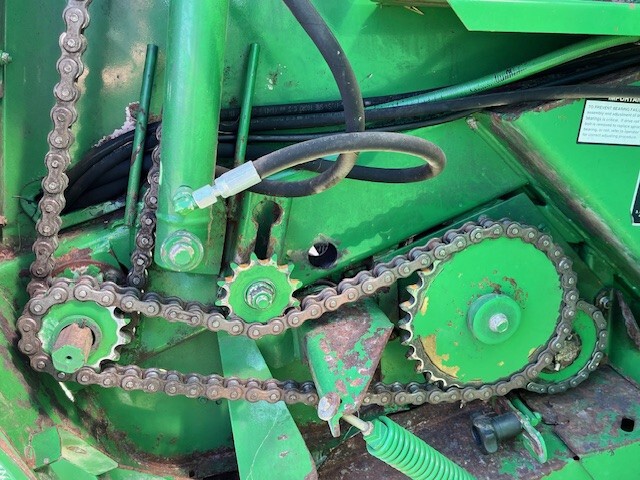 2009 John Deere 568 Image 9