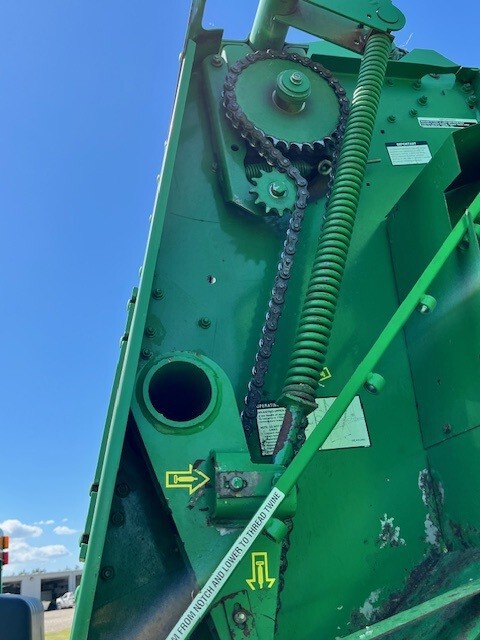 2009 John Deere 568 Image 10