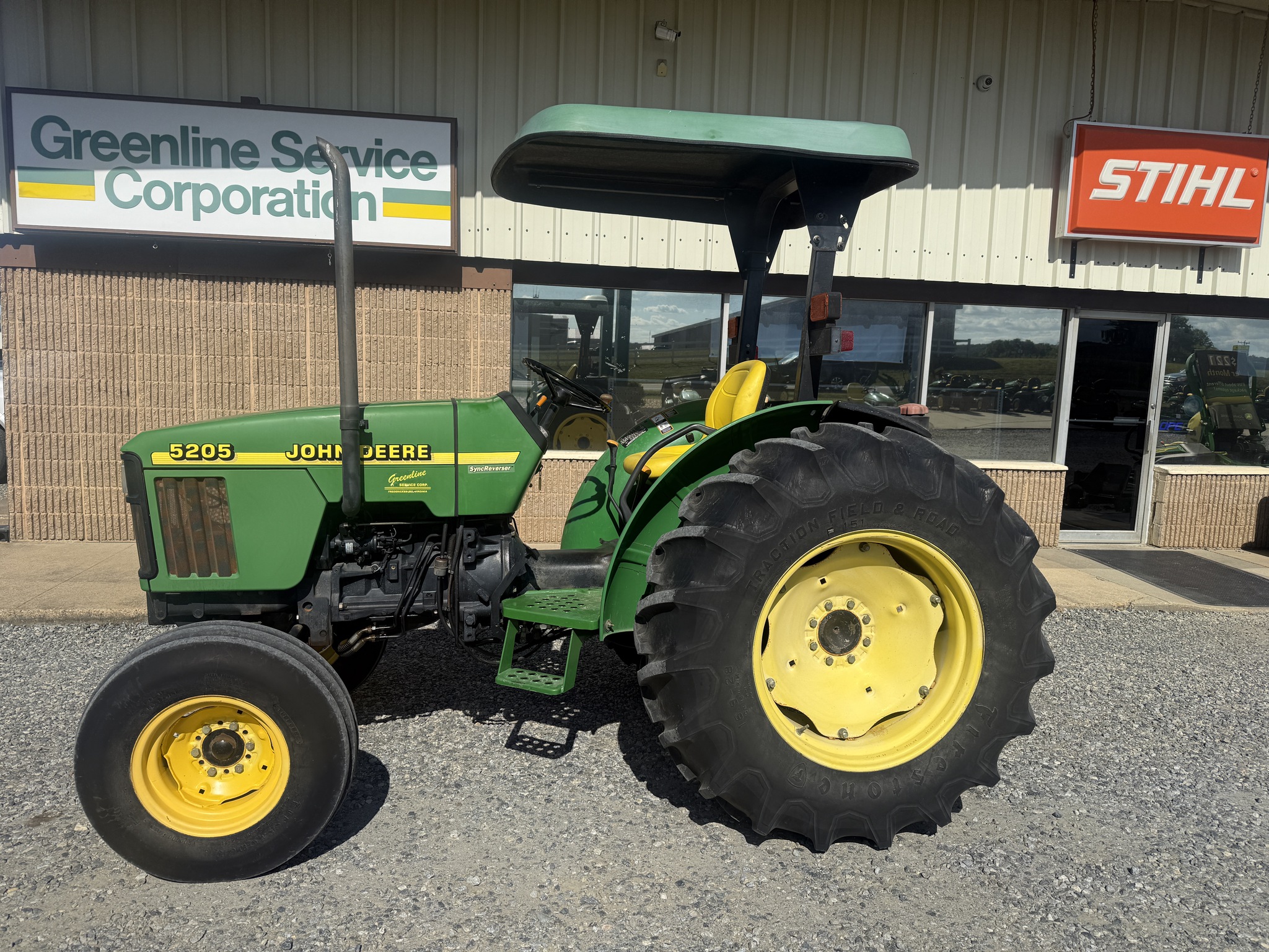 2002 John Deere 5205 Image 1
