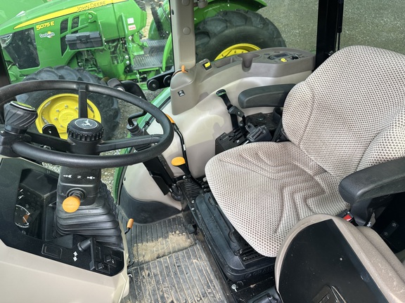 2024 John Deere 5075E Photo 3