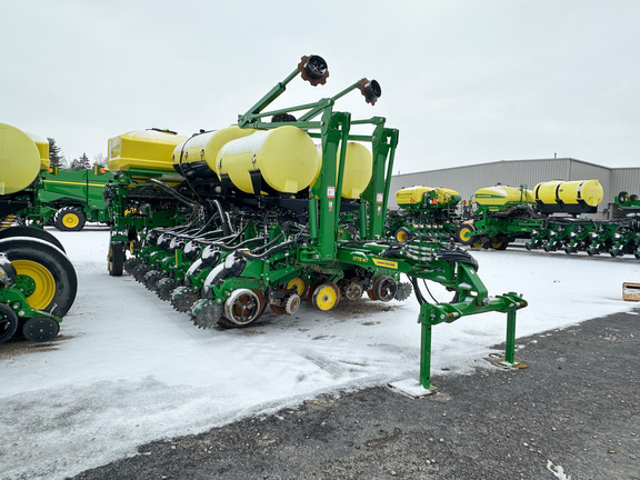2023 John-Deere 1775NT