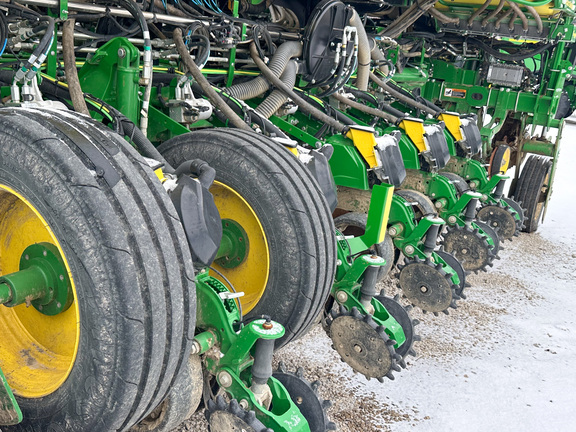 2023 John-Deere 1775NT