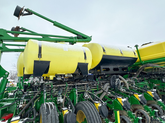 2023 John-Deere 1775NT