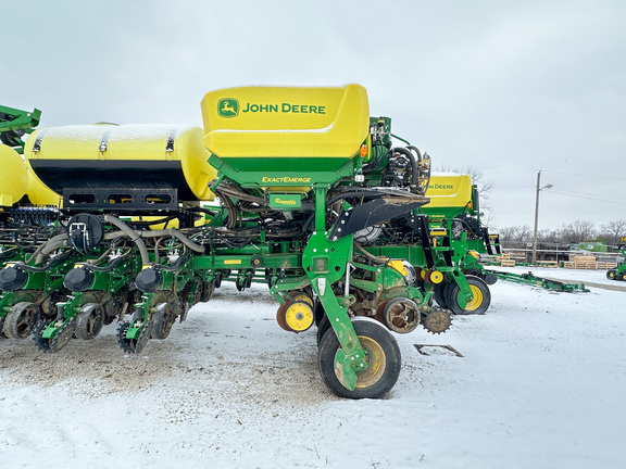 2023 John-Deere 1775NT