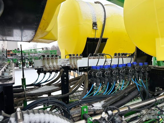 2023 John-Deere 1775NT