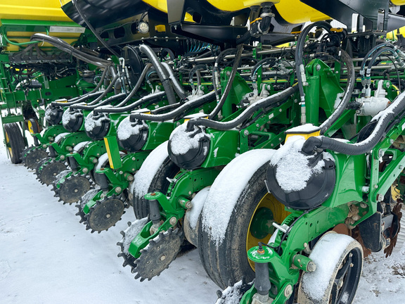 2023 John-Deere 1775NT