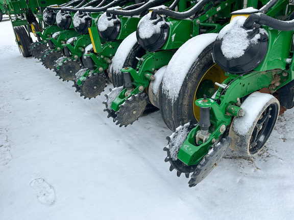 2023 John-Deere 1775NT