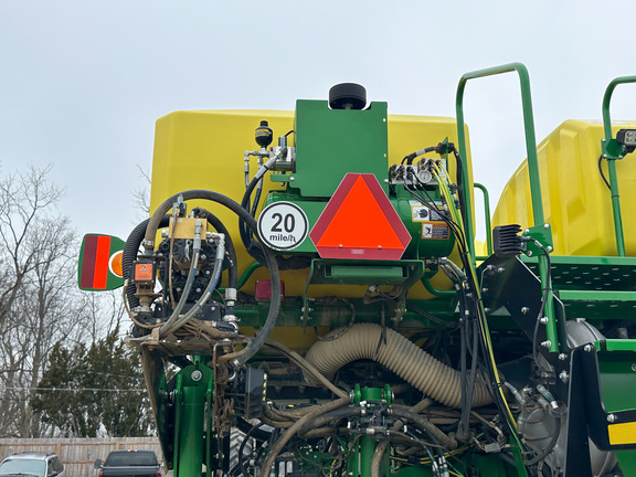 2023 John-Deere 1775NT