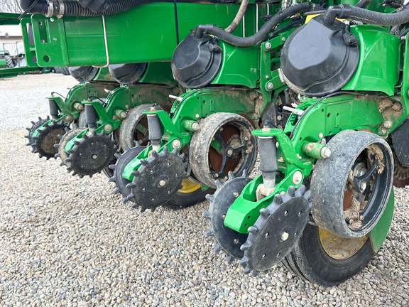 2023 John-Deere 1775NT