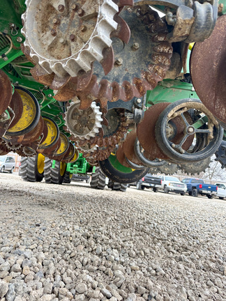 2023 John-Deere 1775NT