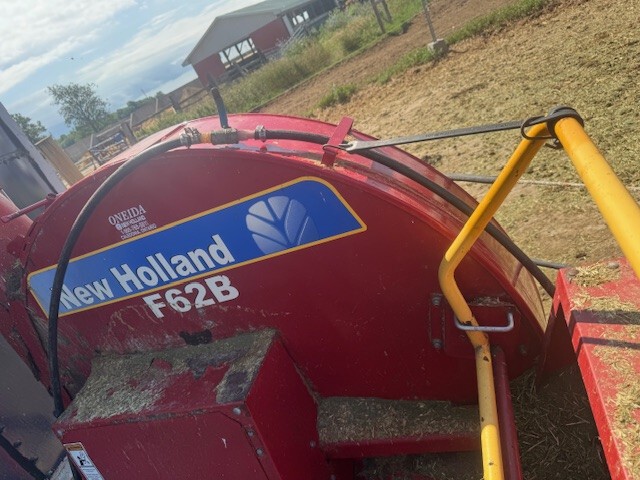 New Holland f62b Image 2