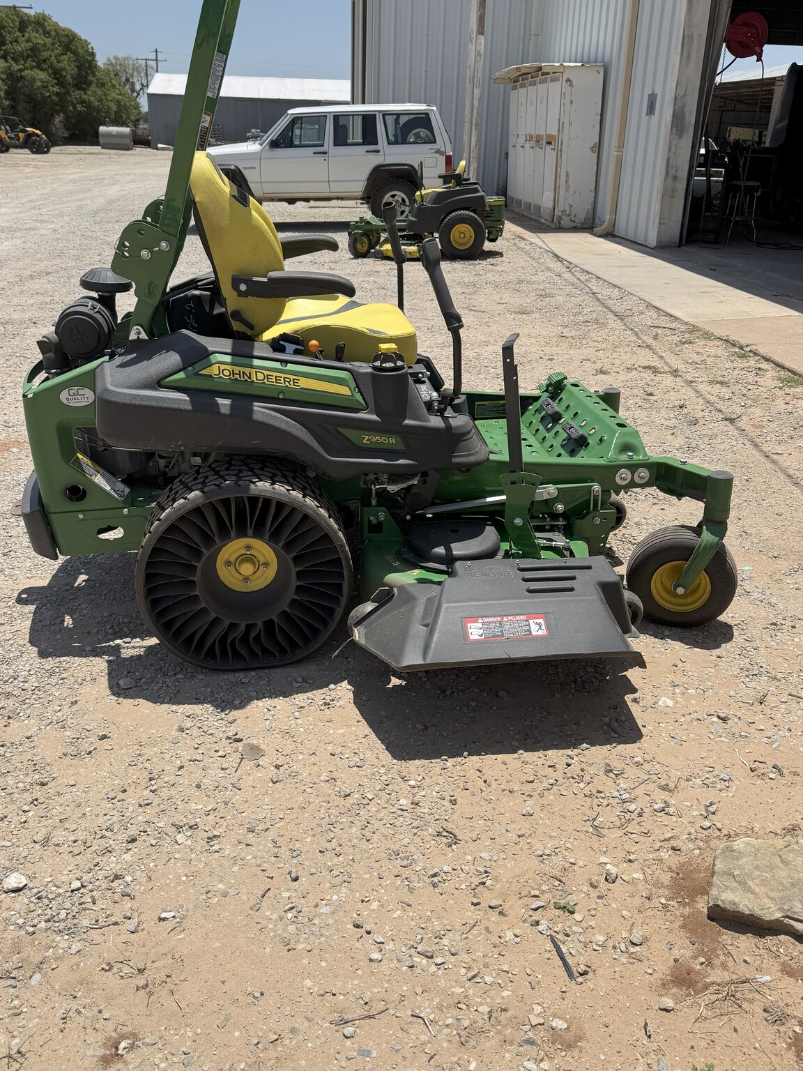 2022 John Deere Z950R Image 4