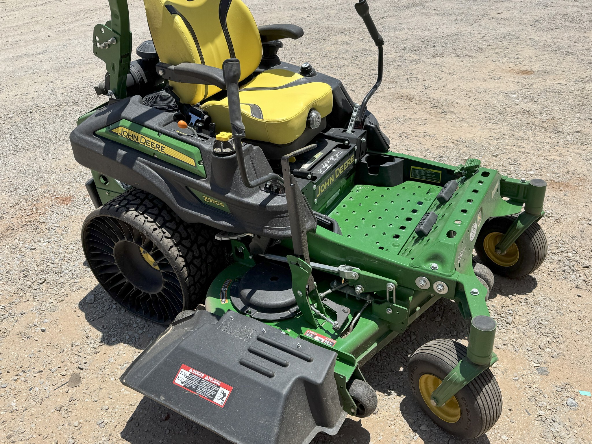 2022 John Deere Z950R Image 3