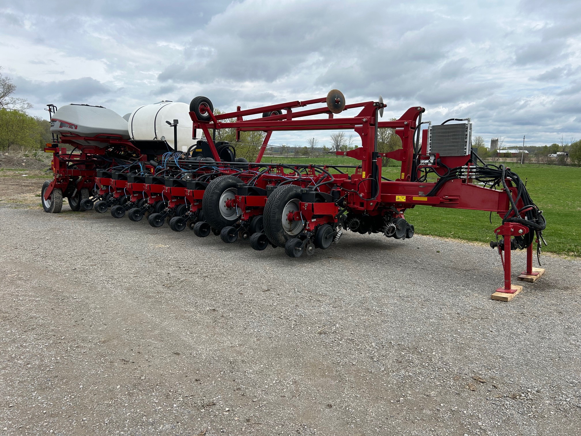2015 Case IH 1255 EARLY RISER 24 ROW PLANTER Image 2