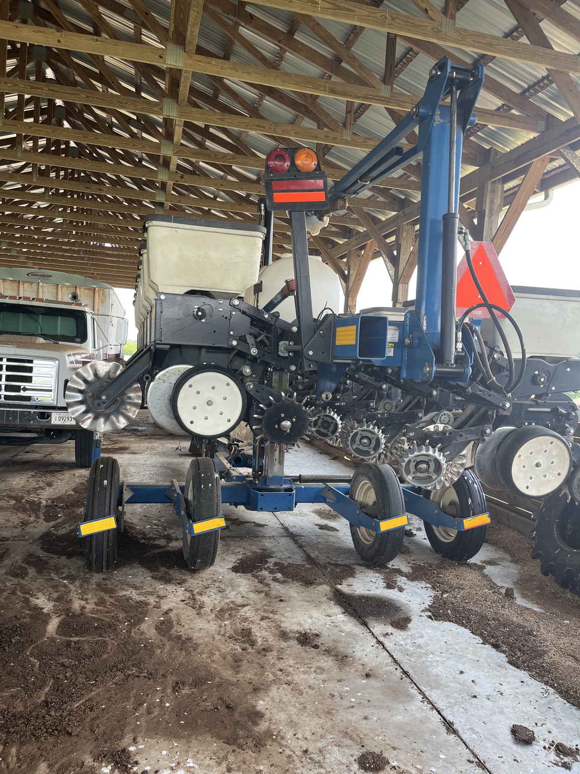 2011 Kinze 3500 Image 7