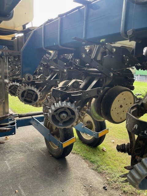 2011 Kinze 3500 Image 9