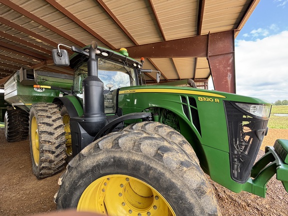 Photo of 2014 John Deere 8320R