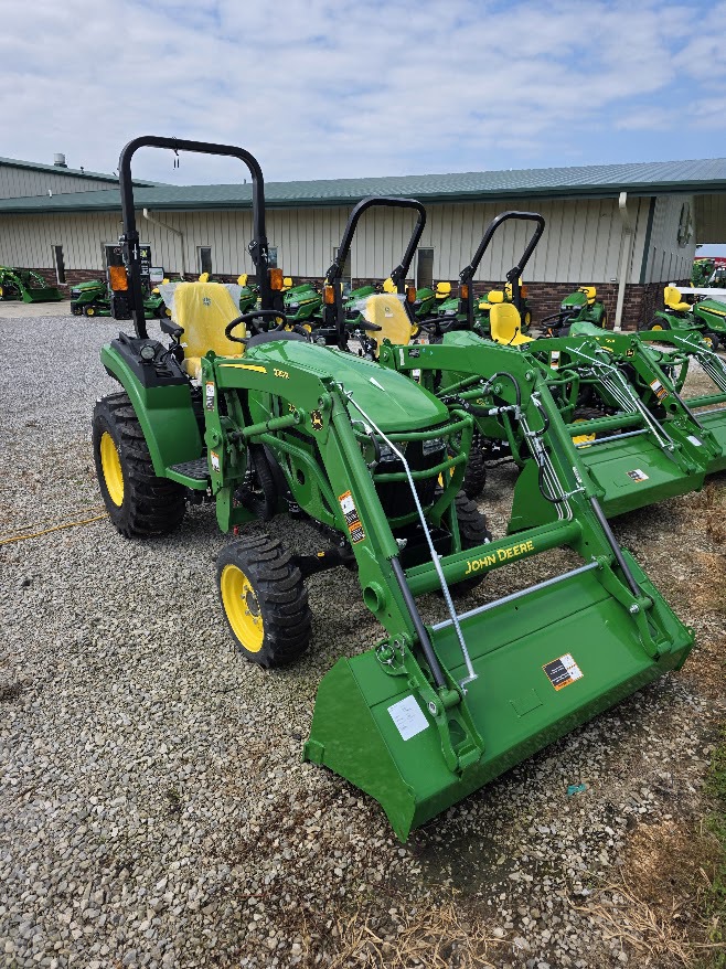 2025 John Deere 2032R Image 4