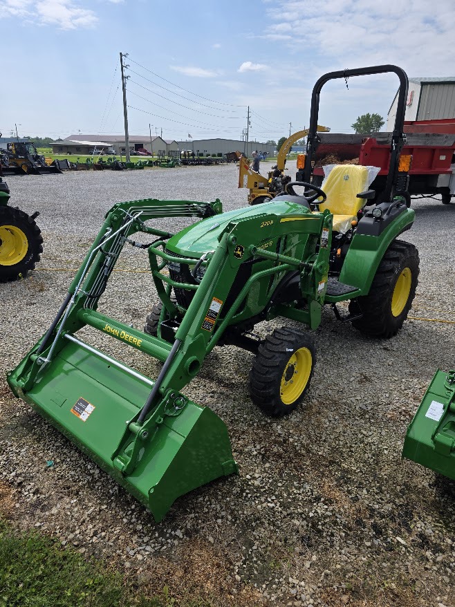 2025 John Deere 2032R Image 1