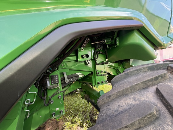 Used 2023 John Deere X9 1000 Combines at Horizon Ag & Turf in Vermilion, AB - Photo9
