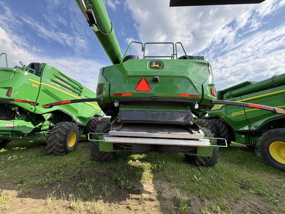Used 2023 John Deere X9 1000 Combines at Horizon Ag & Turf in Vermilion, AB - Photo7