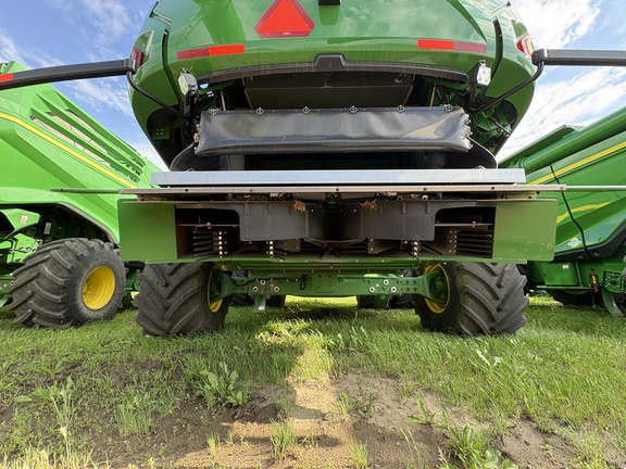 Used 2023 John Deere X9 1000 Combines at Horizon Ag & Turf in Vermilion, AB - Photo8