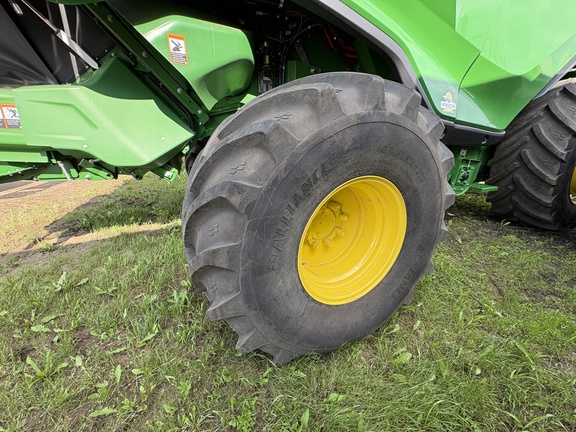 Used 2023 John Deere X9 1000 Combines at Horizon Ag & Turf in Vermilion, AB - Photo14
