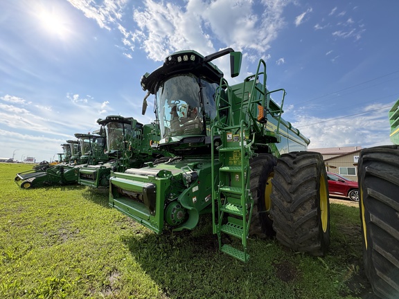 Used 2023 John Deere X9 1000 Combines at Horizon Ag & Turf in Vermilion, AB - Photo5