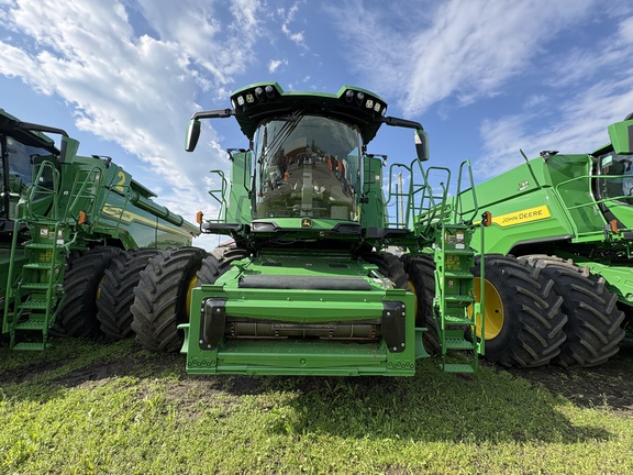 Used 2023 John Deere X9 1000 Combines at Horizon Ag & Turf in Vermilion, AB - Photo6