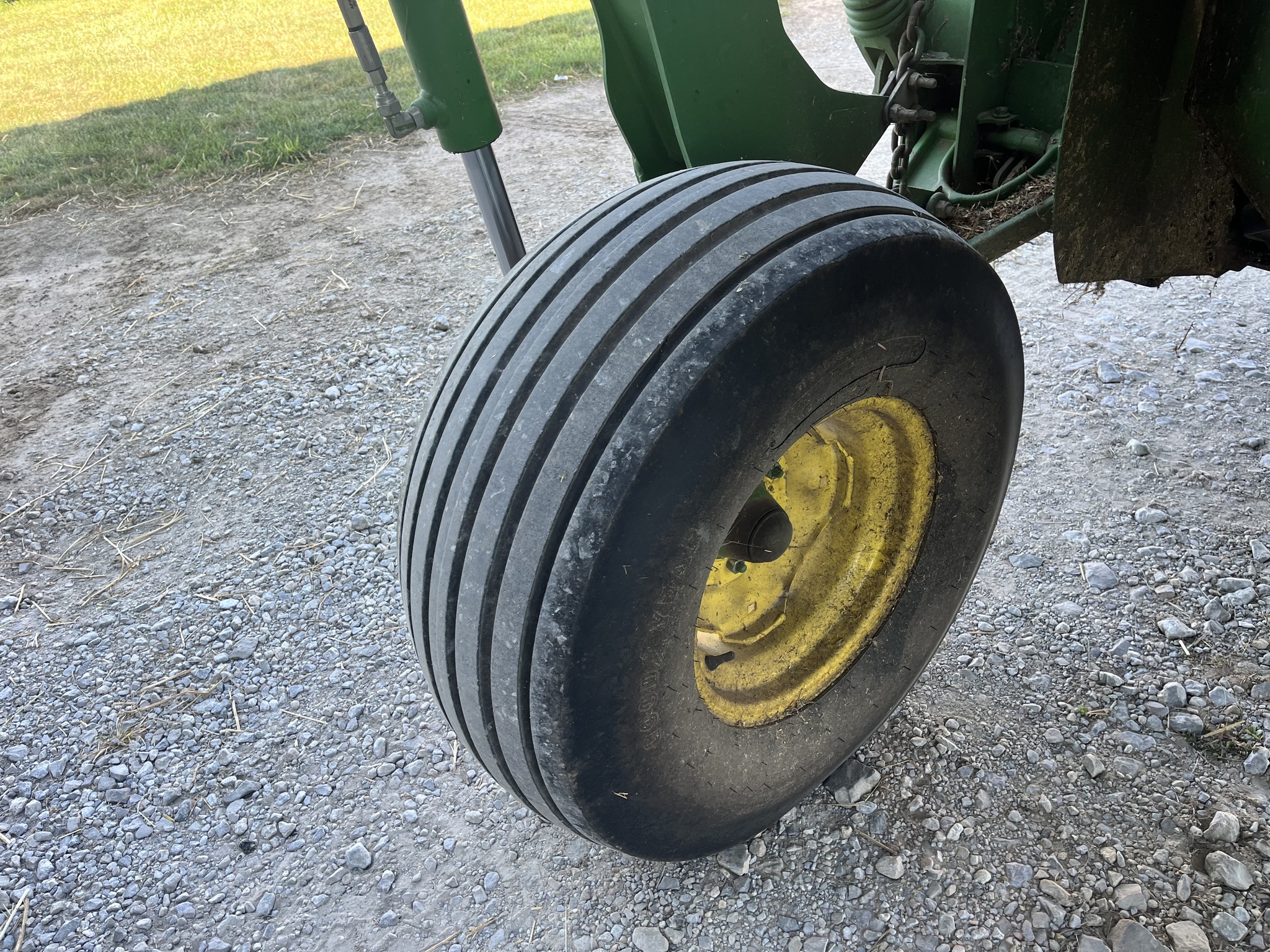 2015 John Deere 635 Image 15