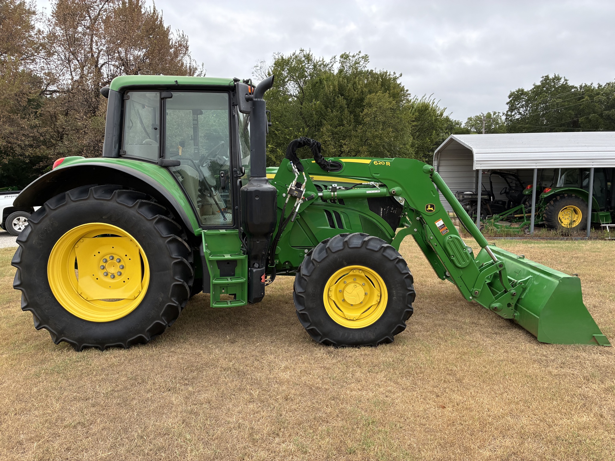 2016 John Deere 6110M Image 4