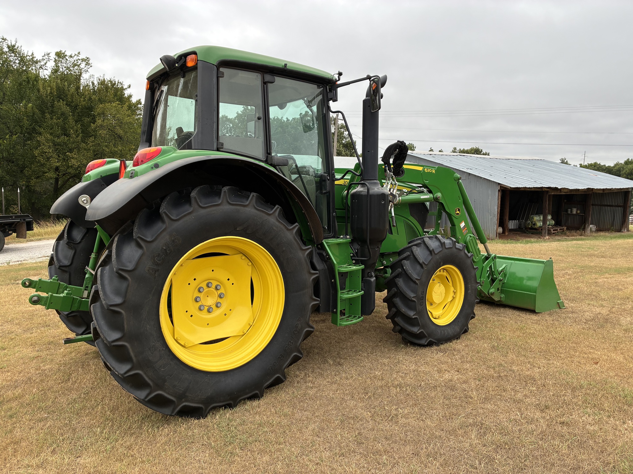 2016 John Deere 6110M Image 6
