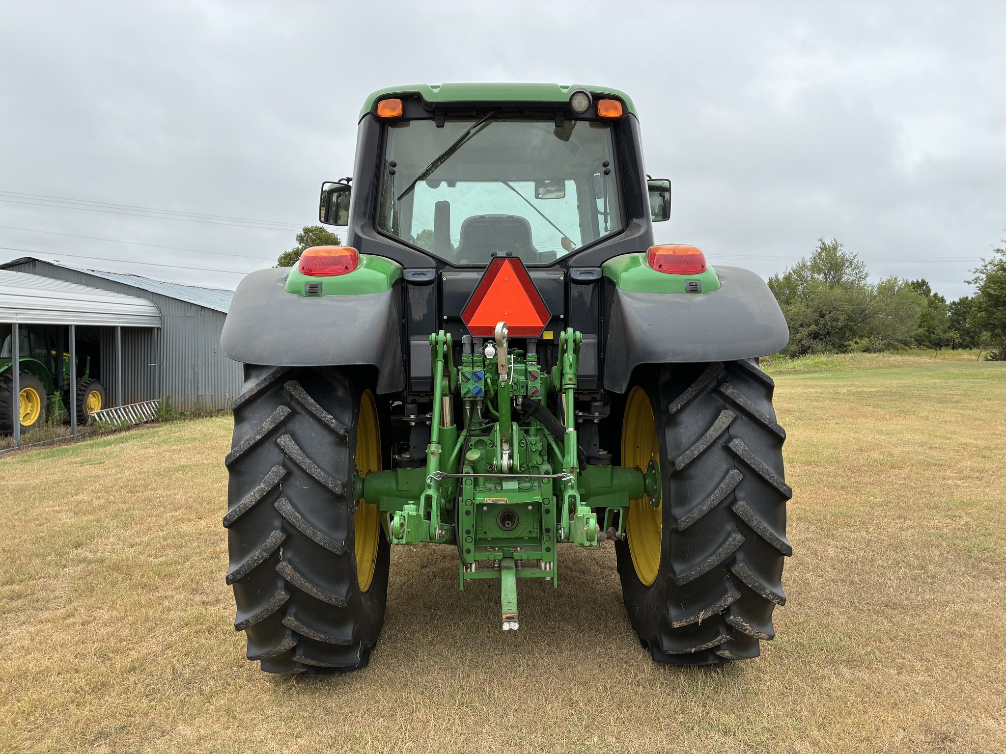 2016 John Deere 6110M Image 7