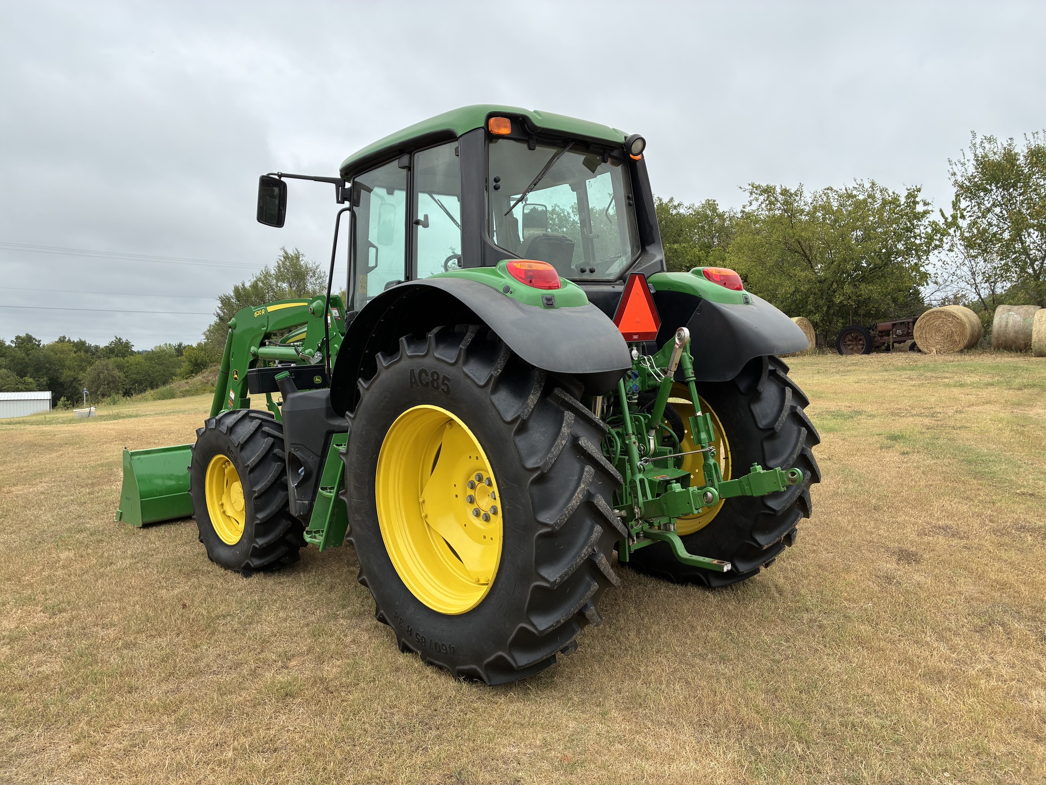 2016 John Deere 6110M Image 8