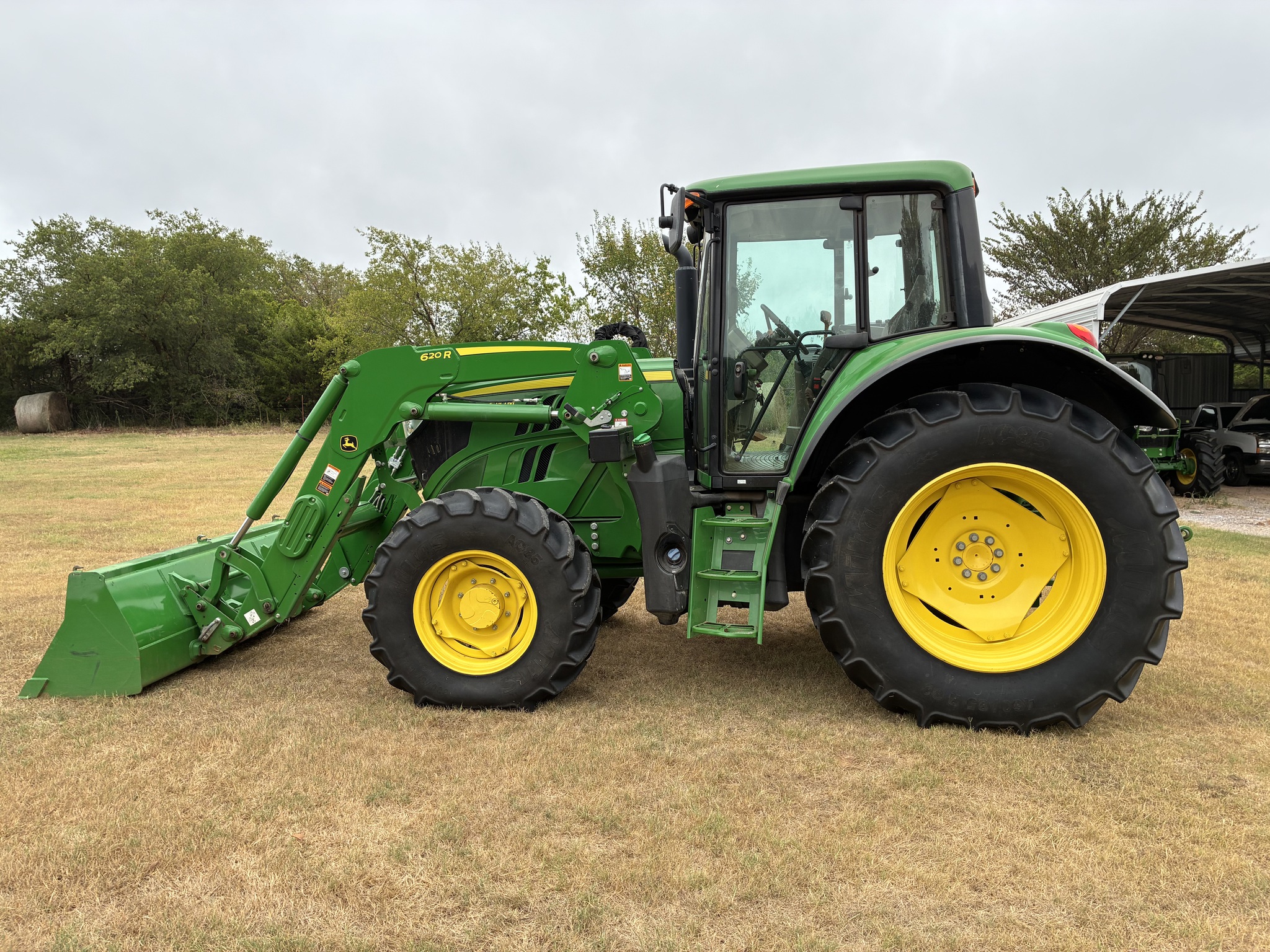 2016 John Deere 6110M Image 2