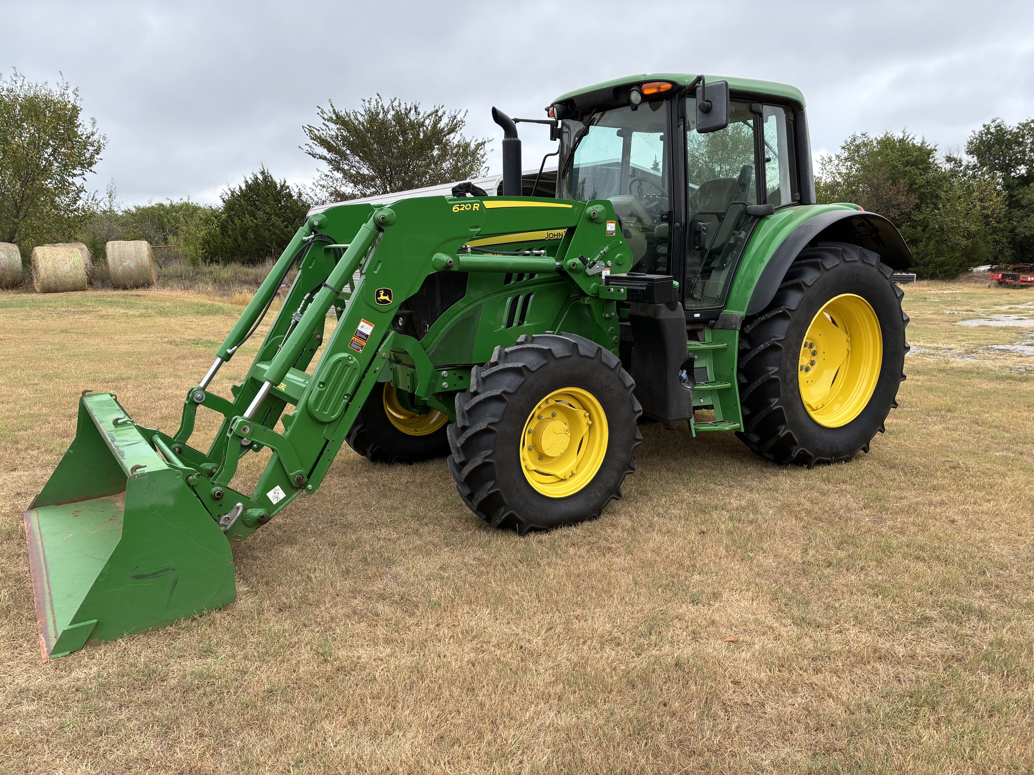 2016 John Deere 6110M Image 1