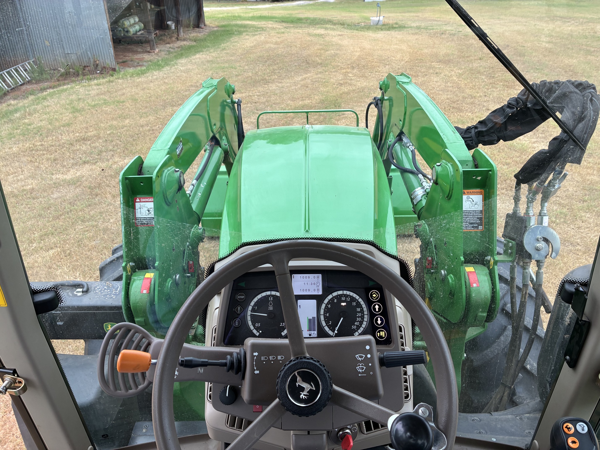 2016 John Deere 6110M Image 17