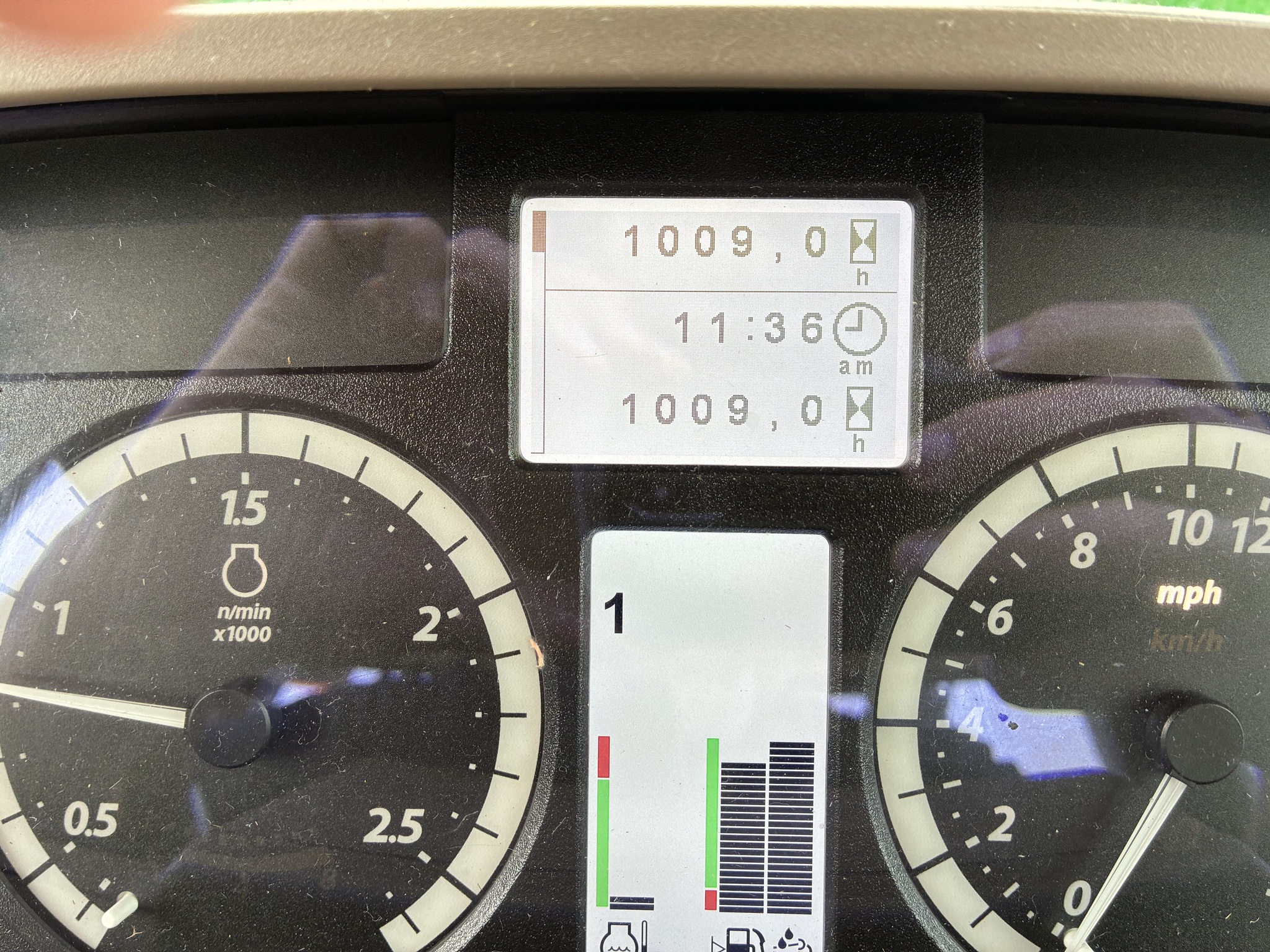 2016 John Deere 6110M Image 28