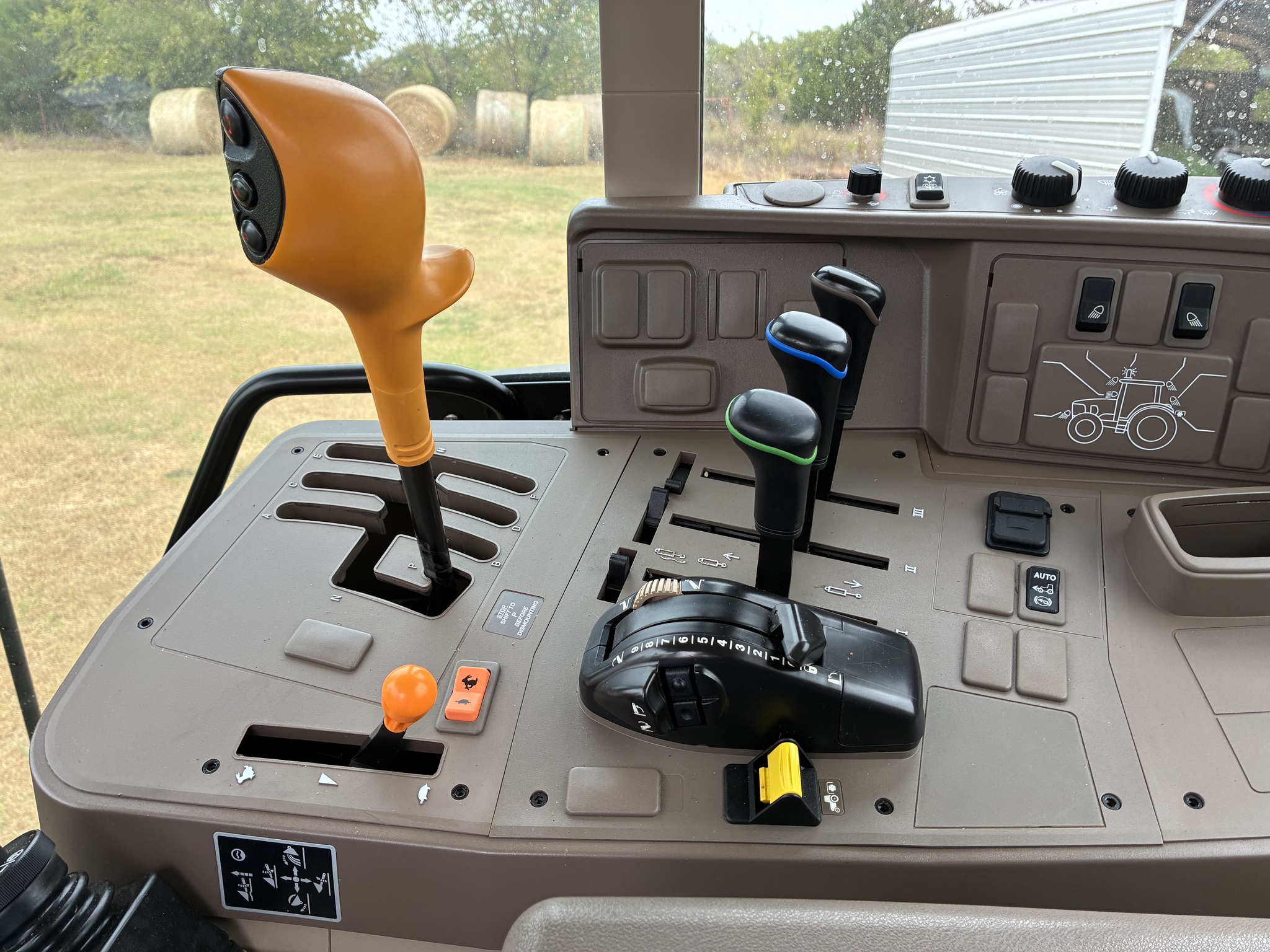 2016 John Deere 6110M Image 22