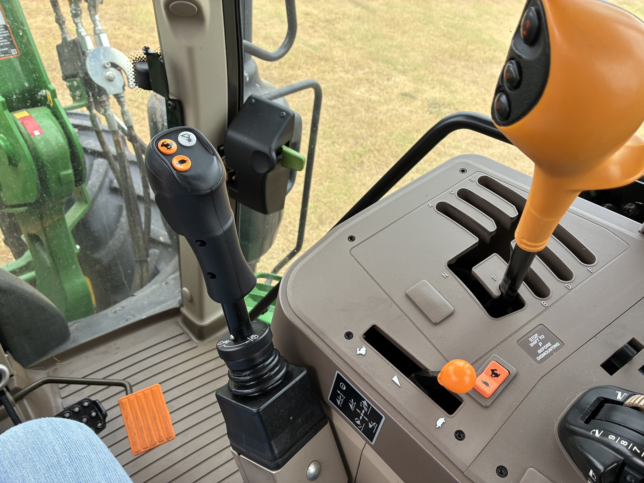 2016 John Deere 6110M Image 23