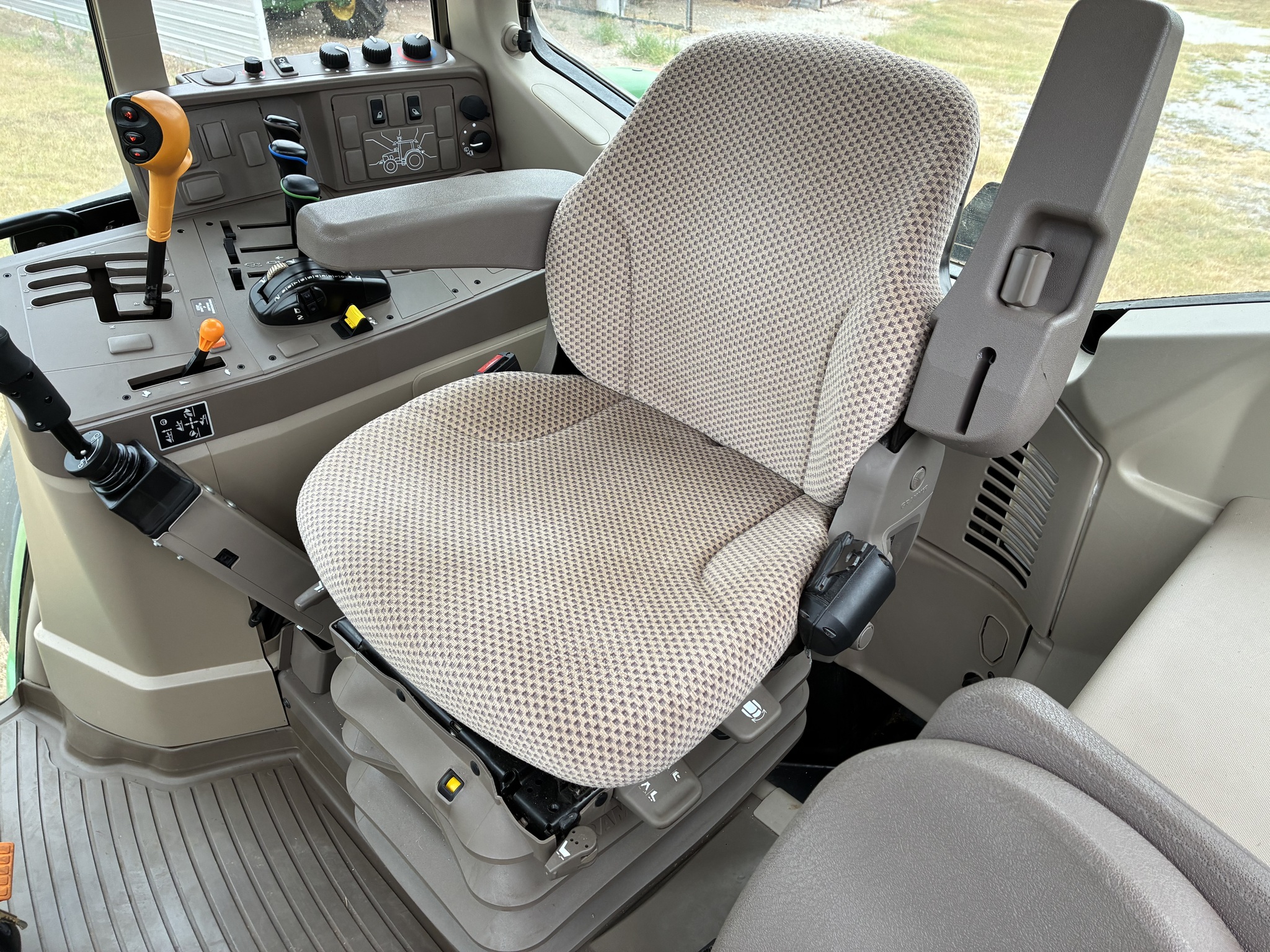 2016 John Deere 6110M Image 20