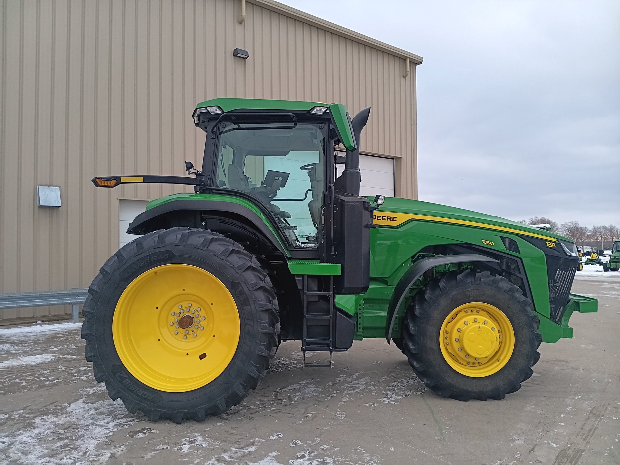 2025 John Deere 8R 250 Image 2