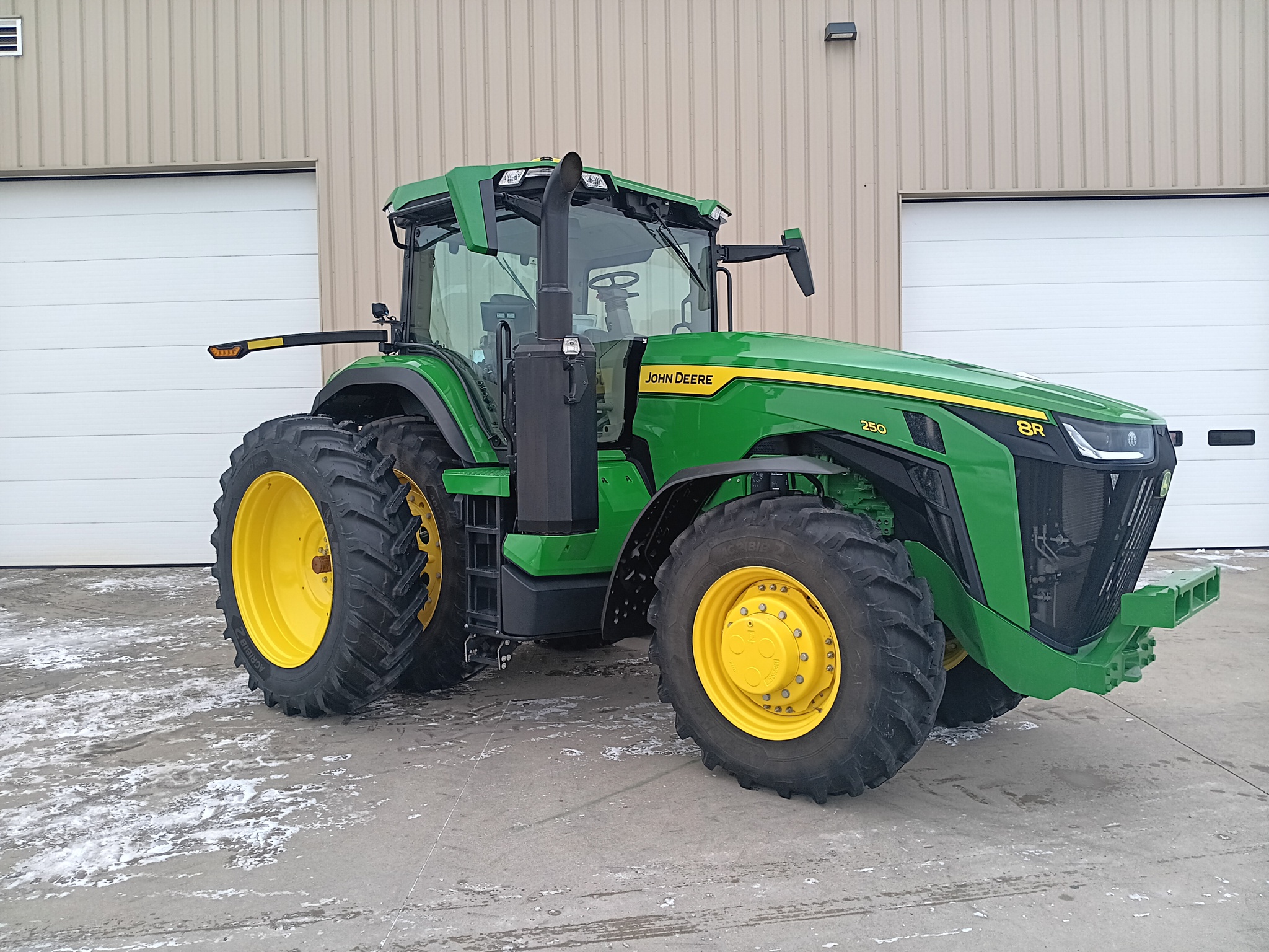 2025 John Deere 8R 250 Image 1