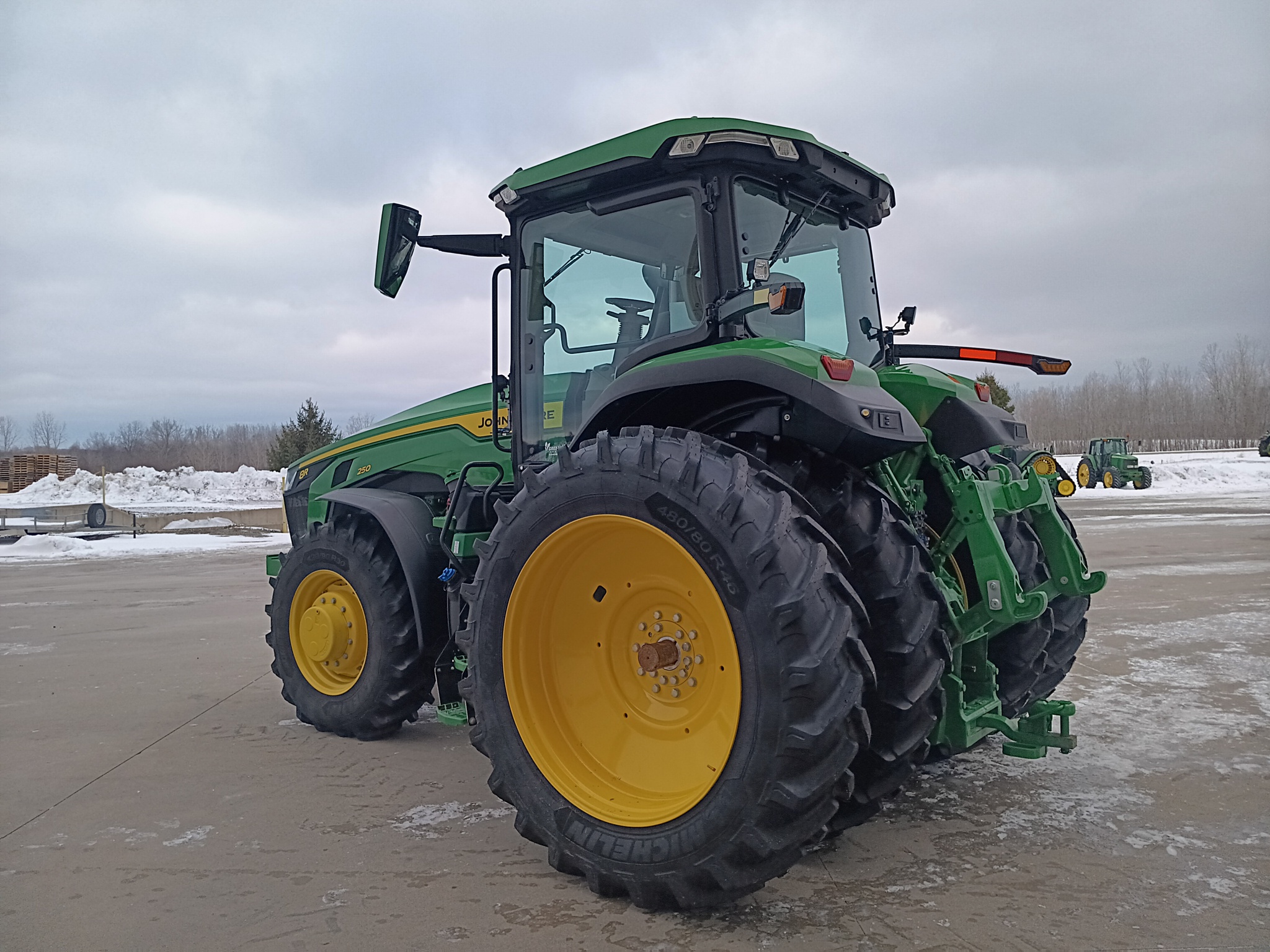 2025 John Deere 8R 250 Image 5